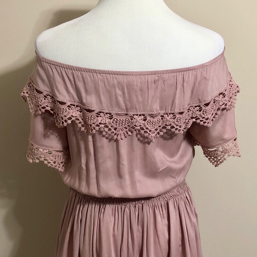 Beautiful Off-the-shoulder Dress - Picture 5 of 7